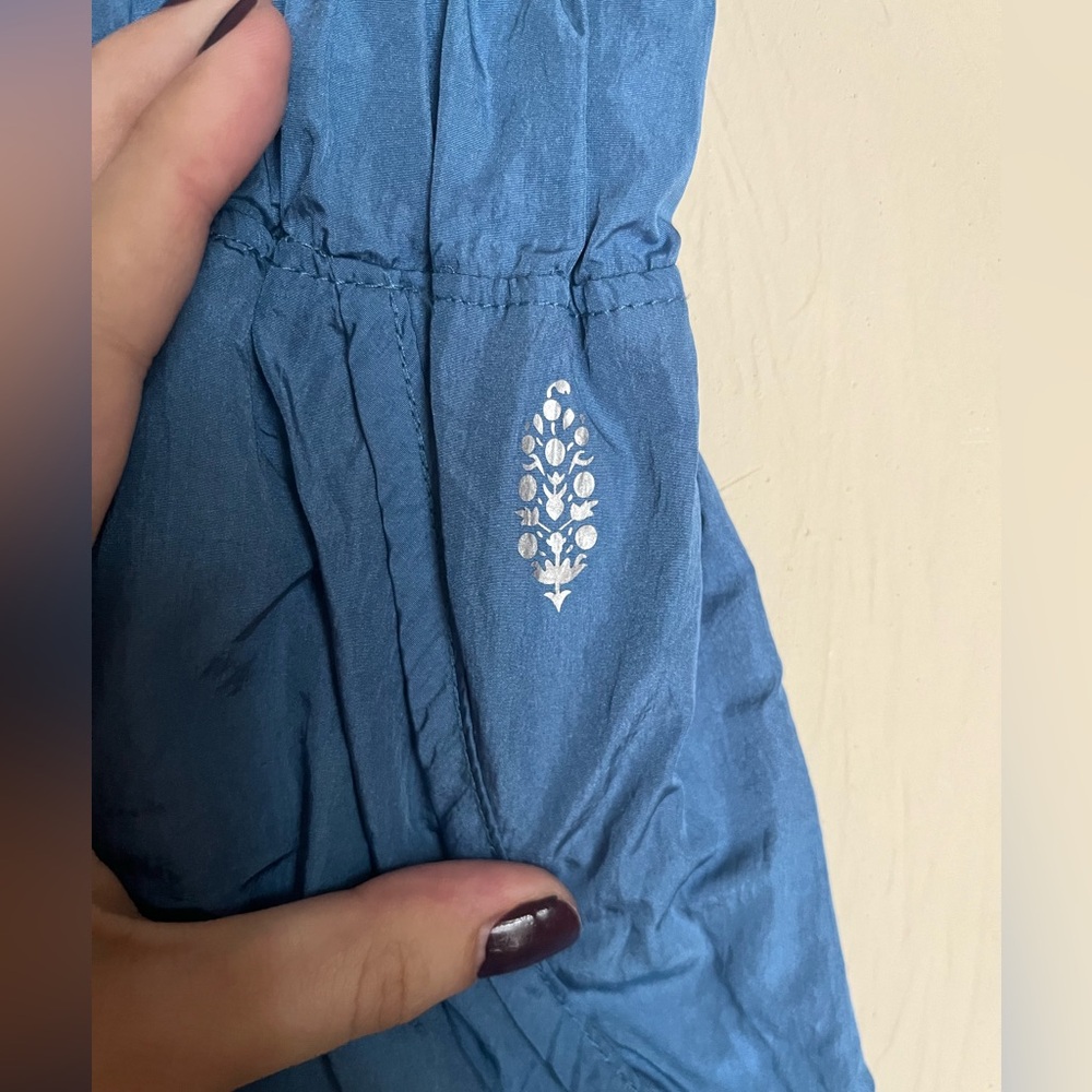 FREE PEOPLE movement shorts size small! Such a pretty color! Like new - Picture 2 of 5